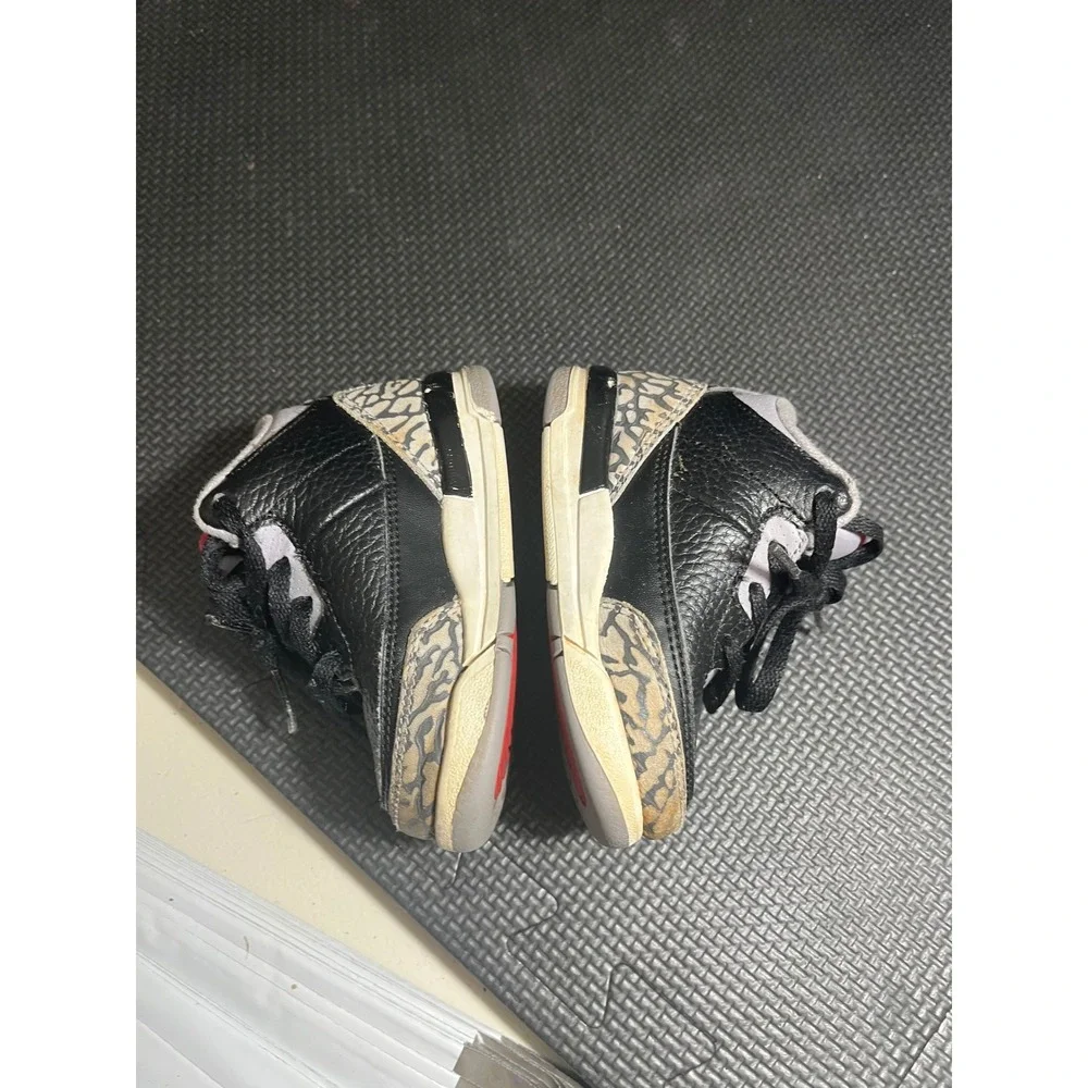 Jordan 3 Retro BT 832033 021 Black/Fire Red-Cement‎ Gray Size 6C
